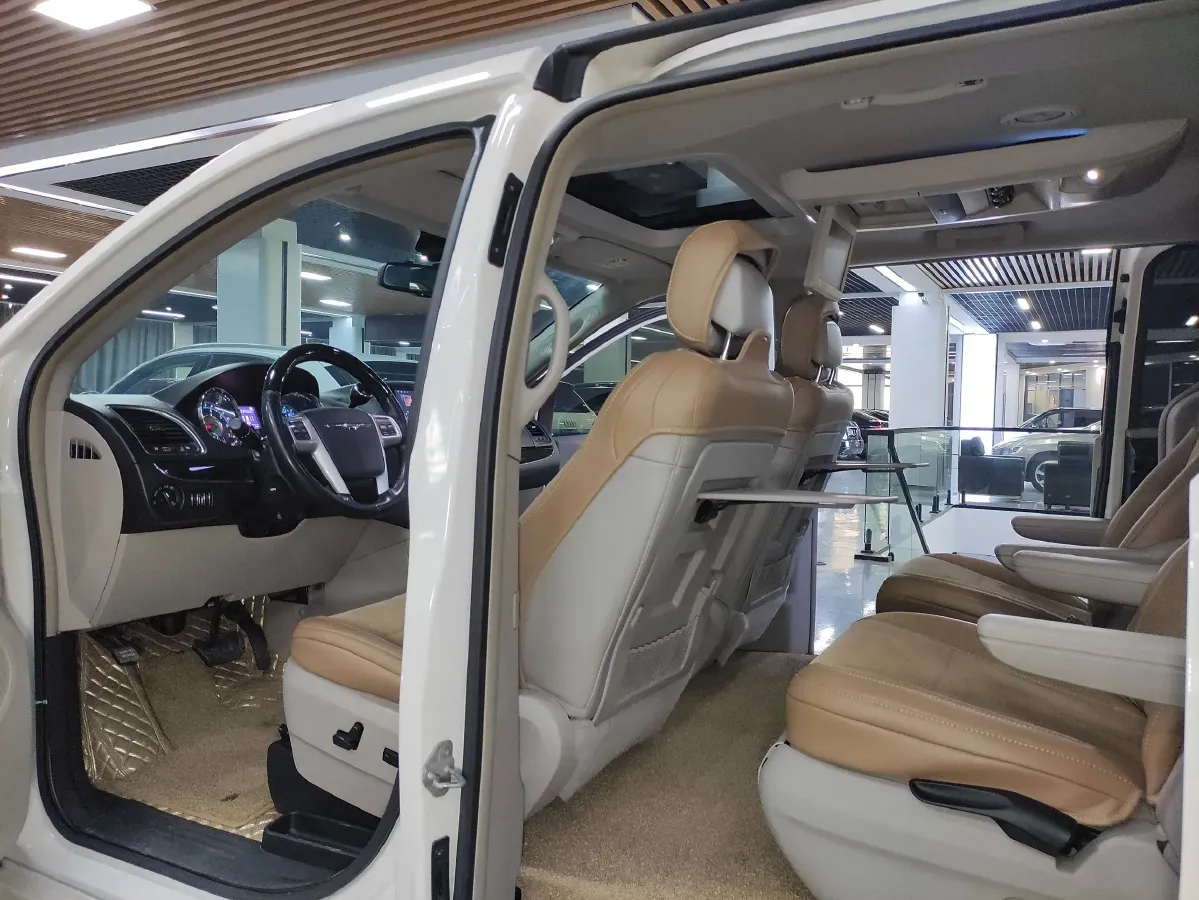 2013 Chrysler Pacifica 3.6L 283HP V6 6AT,autocango,china used car exporter,china ev exporter,chinese used car exporter,chinese used ev exporter