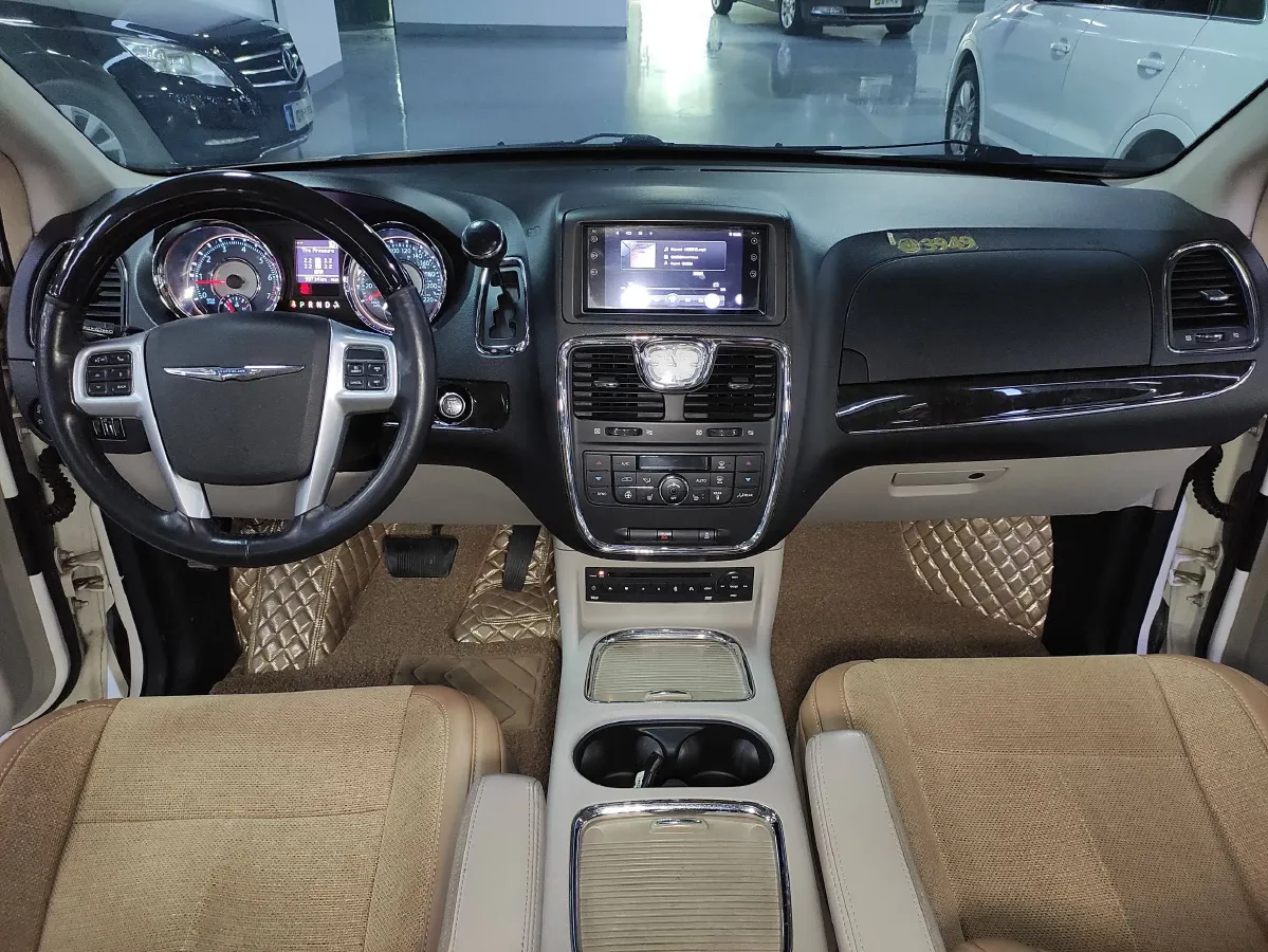 2013 Chrysler Pacifica 3.6L 283HP V6 6AT,autocango,china used car exporter,china ev exporter,chinese used car exporter,chinese used ev exporter