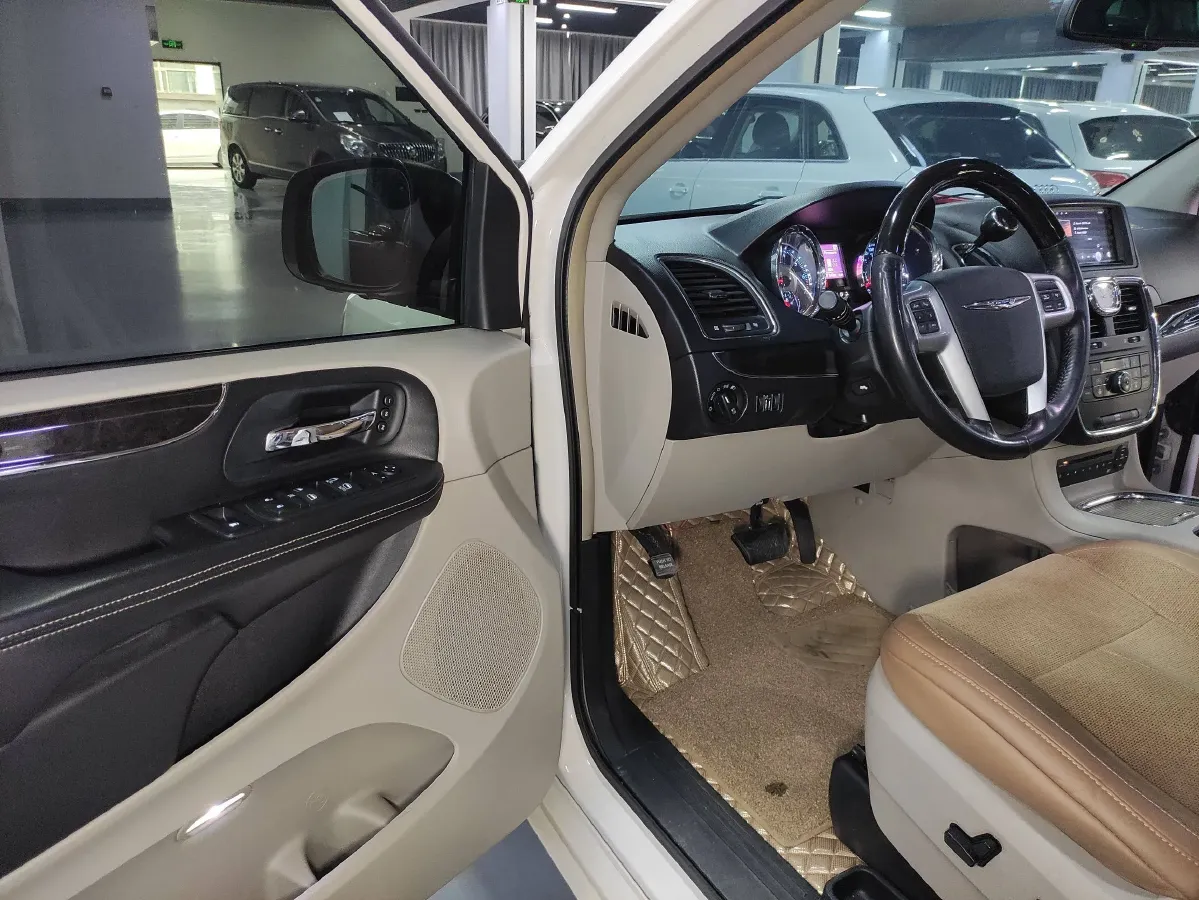 2013 Chrysler Pacifica 3.6L 283HP V6 6AT,autocango,china used car exporter,china ev exporter,chinese used car exporter,chinese used ev exporter