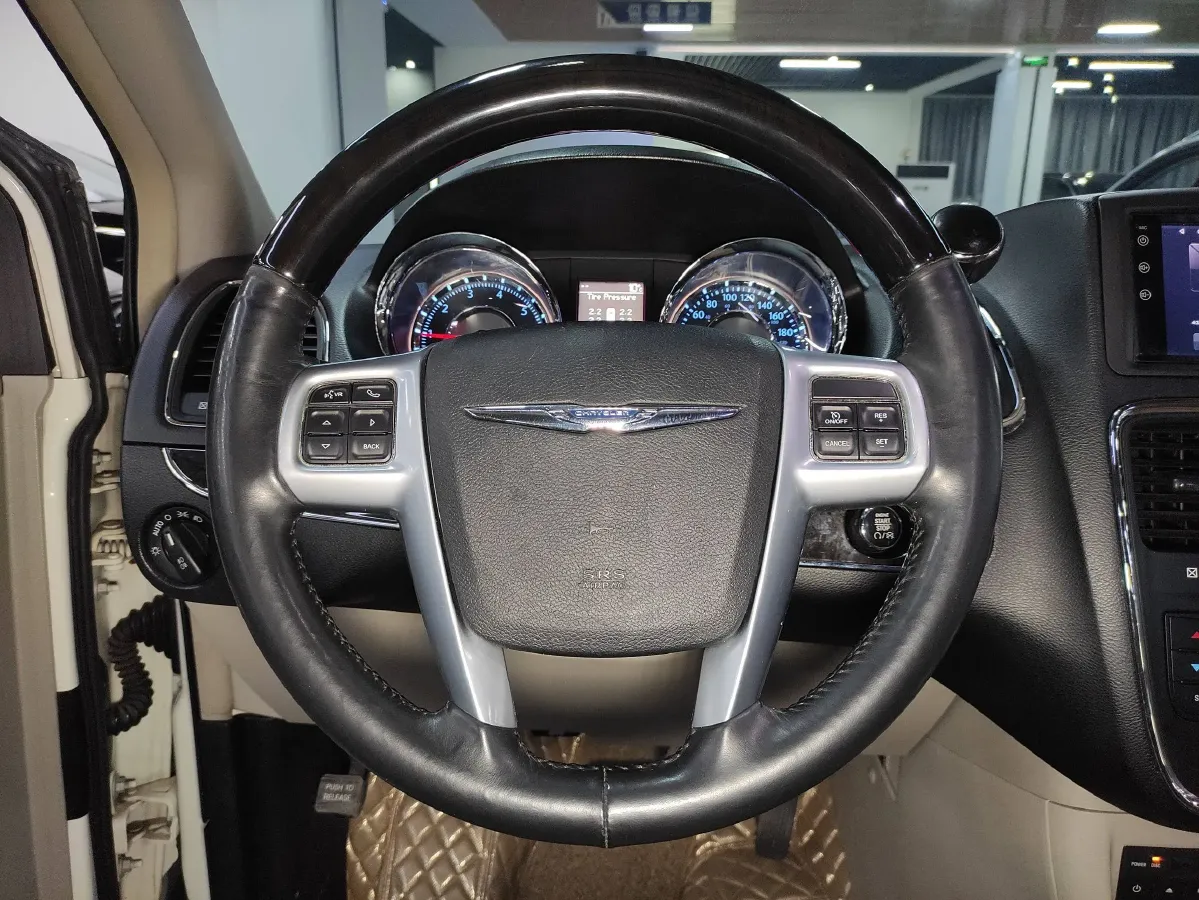 2013 Chrysler Pacifica 3.6L 283HP V6 6AT,autocango,china used car exporter,china ev exporter,chinese used car exporter,chinese used ev exporter