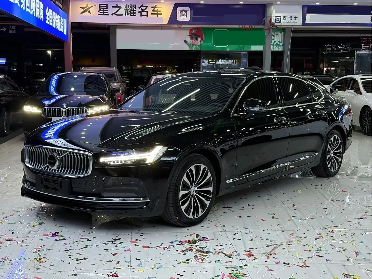 2023 Volvo S90 2.0T 250HP L4 8AT