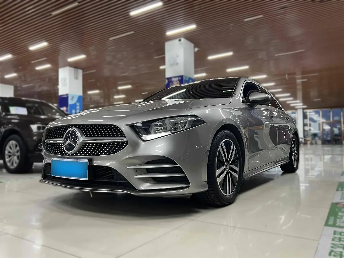 2019 Mercedes-Benz A Class 1.3T 136HP L4 7DCT