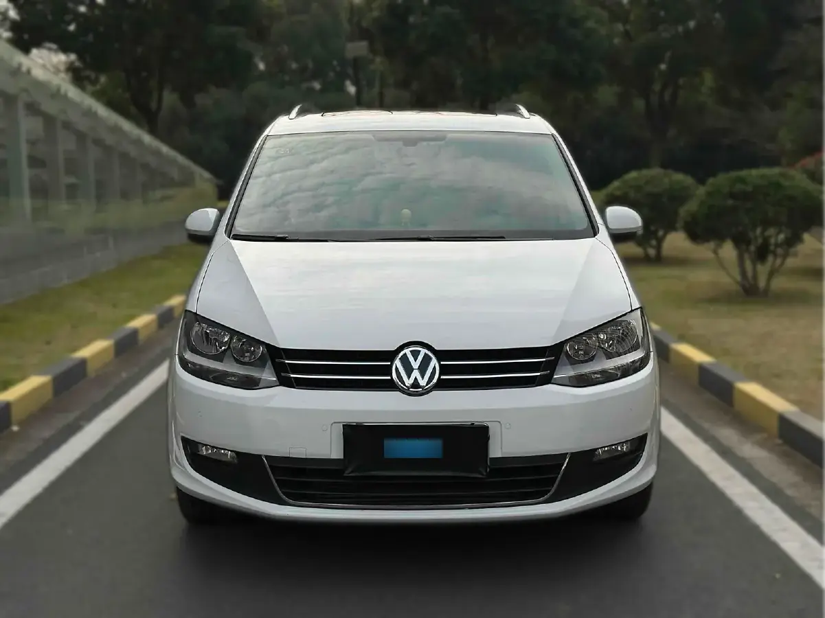 2018 Volkswagen Sharan 2.0T 220HP L4 6DCT