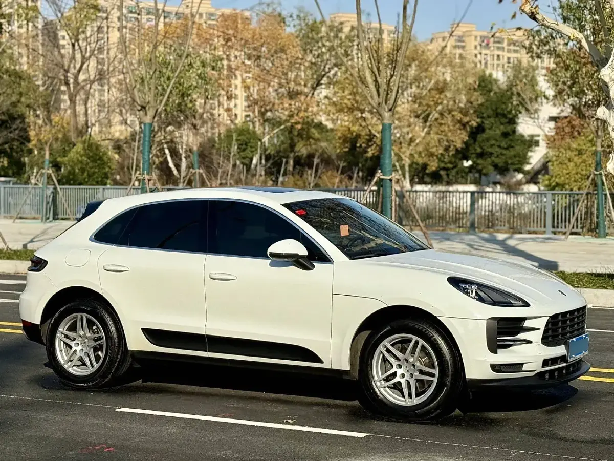 2018 Porsche Macan 2.0T 252HP L4 7DCT