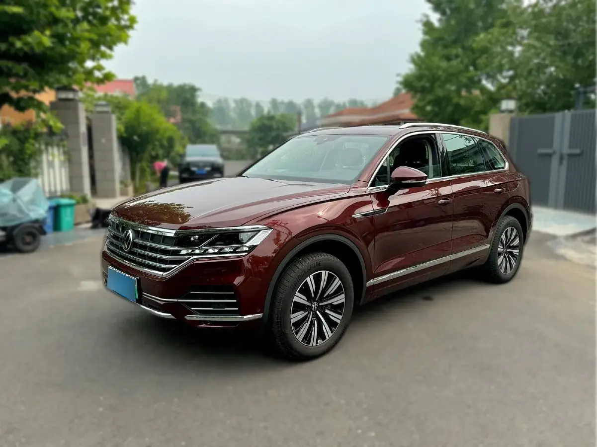 2021 Volkswagen Touareg 2.0T 252HP L4 8AT PHEV 18KWH