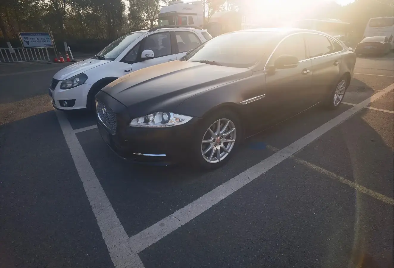 2015 Jaguar XJ 2.0T 240HP L4 8AT