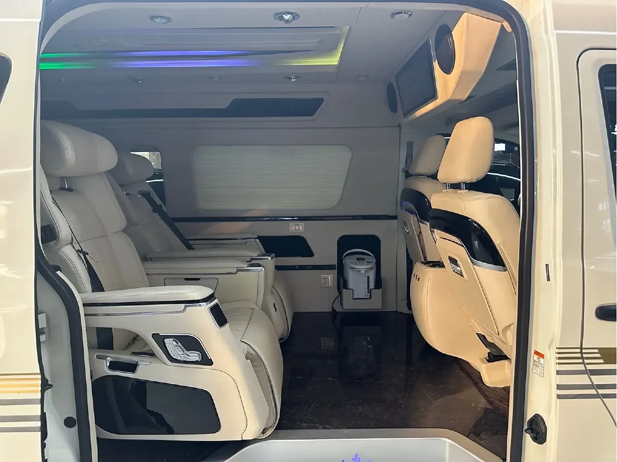 2011 Toyota Hiace 2.7L 154HP L4 4AT,autocango,china used car exporter,china ev exporter,chinese used car exporter,chinese used ev exporter