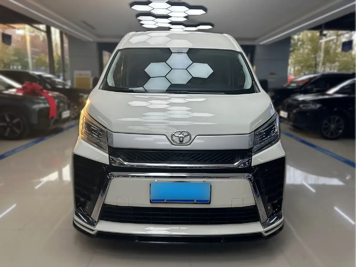 2011 Toyota Hiace 2.7L 154HP L4 4AT