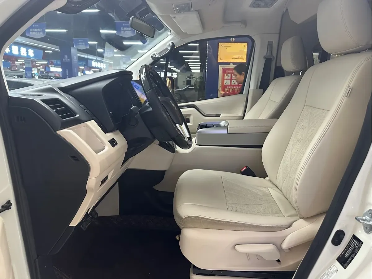 2011 Toyota Hiace 2.7L 154HP L4 4AT,autocango,china used car exporter,china ev exporter,chinese used car exporter,chinese used ev exporter