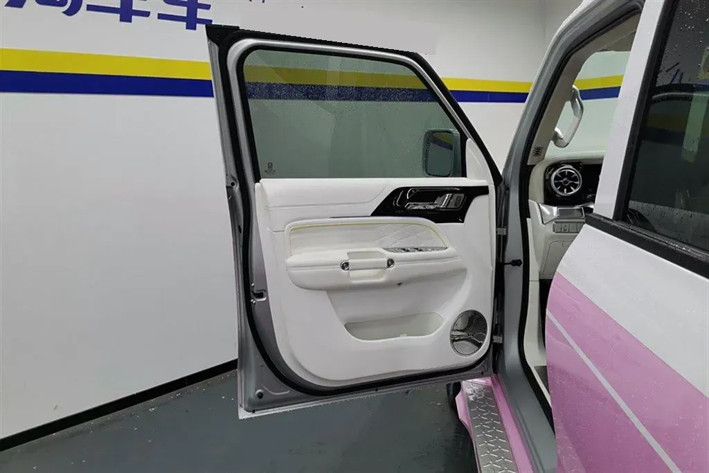 2021 Cyberspace 300 2.0T 227HP L4 8AT,autocango,china used car exporter,china ev exporter,chinese used car exporter,chinese used ev exporter