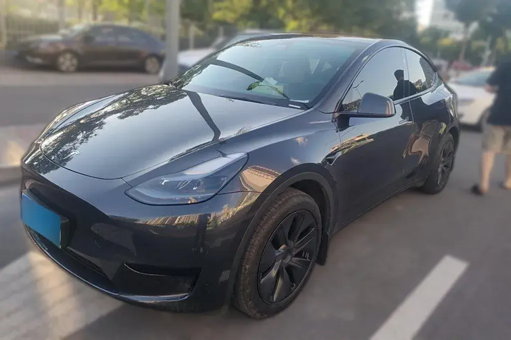 2024 Tesla Model Y BEV 60KWH