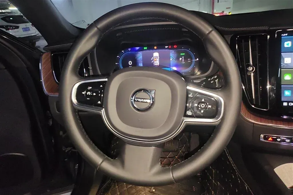 2023 Volvo XC60 PHEV 2.0T 310HP L4 8AT PHEV 18.8KWH,autocango,china used car exporter,china ev exporter,chinese used car exporter,chinese used ev exporter