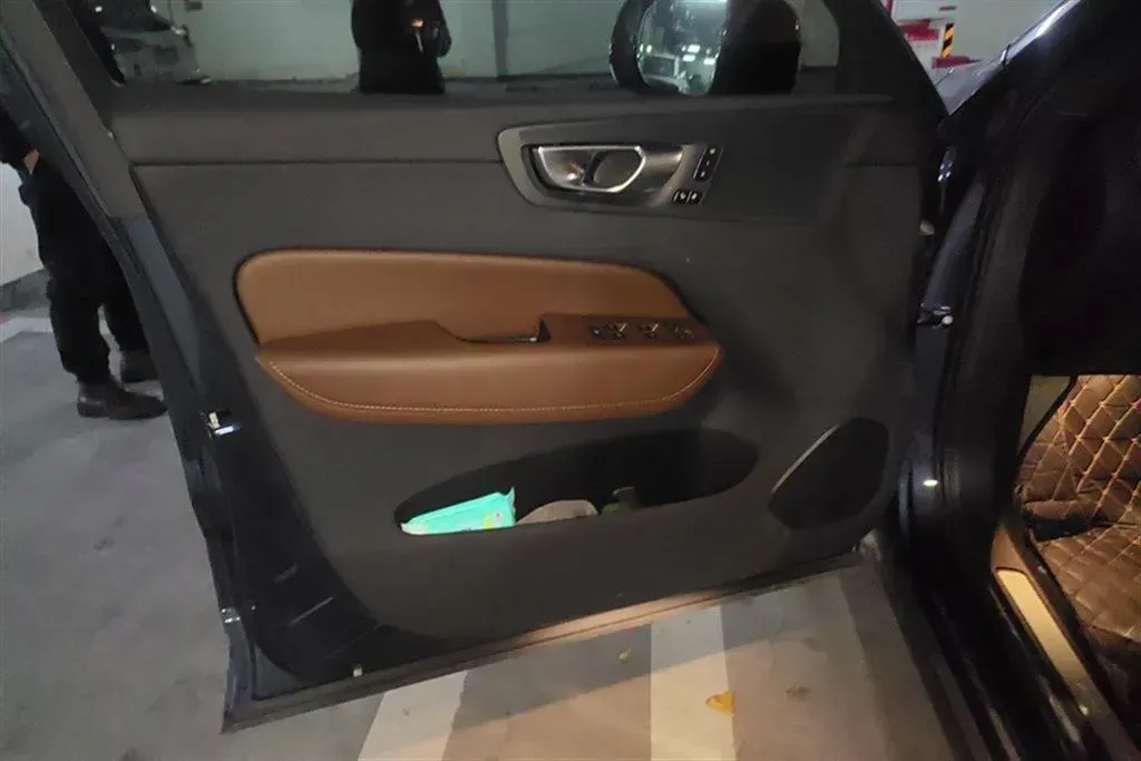 2023 Volvo XC60 PHEV 2.0T 310HP L4 8AT PHEV 18.8KWH,autocango,china used car exporter,china ev exporter,chinese used car exporter,chinese used ev exporter