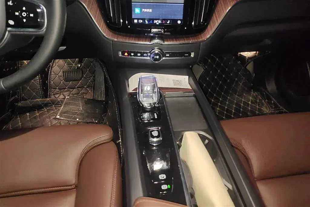 2023 Volvo XC60 PHEV 2.0T 310HP L4 8AT PHEV 18.8KWH,autocango,china used car exporter,china ev exporter,chinese used car exporter,chinese used ev exporter