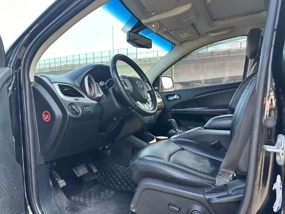 2015 Dodge JCUV 2.0T 170HP L4 6AT,autocango,china used car exporter,china ev exporter,chinese used car exporter,chinese used ev exporter