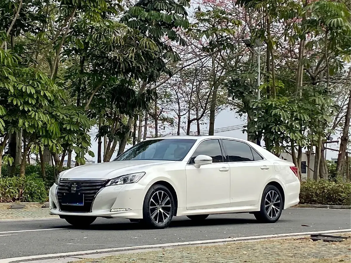 2018 Toyota Crown 2.0T 235HP L4 8AT