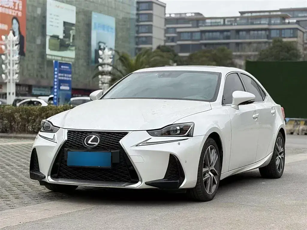 2017 Lexus IS 2.0T 245HP L4 8AT