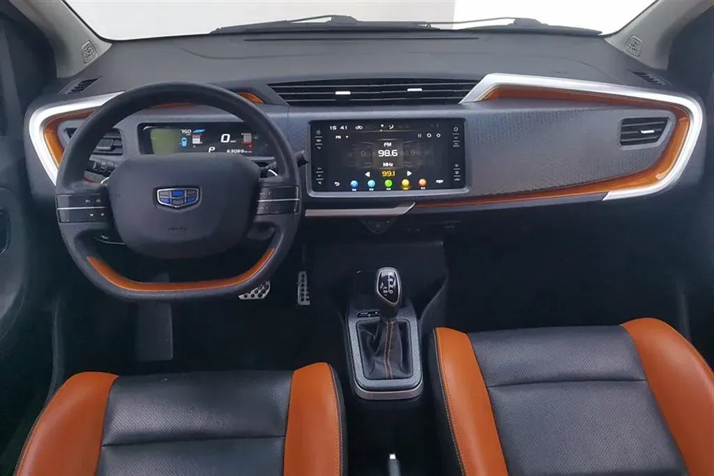 2017 Geely Vision X1 1.3L 88HP L4 4AT,autocango,china used car exporter,china ev exporter,chinese used car exporter,chinese used ev exporter