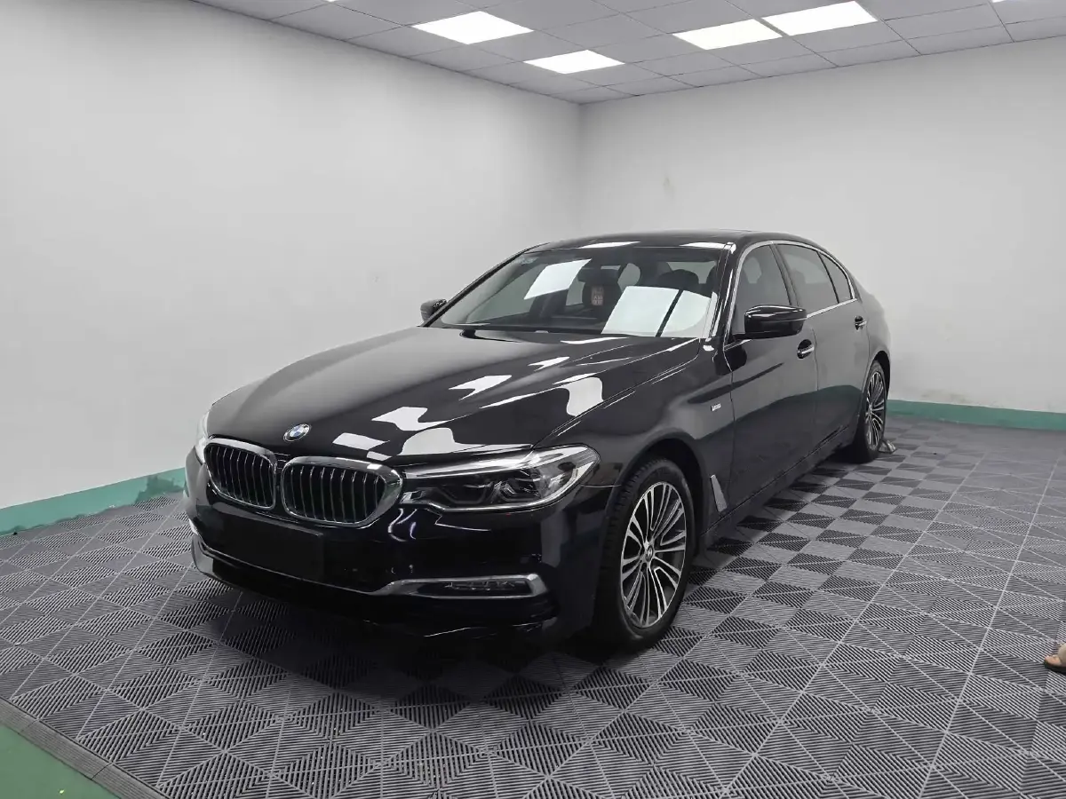 2018 BMW 5 Series 2.0T 252HP L4 8AT