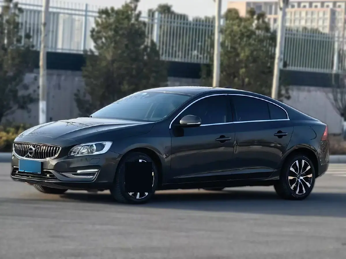 2019 Volvo S60 2.0T 245HP L4 8AT