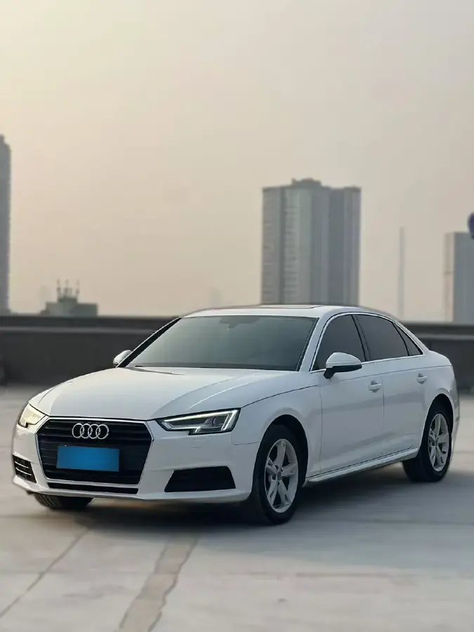 2017 Audi A4L 2.0T 190HP L4 7DCT