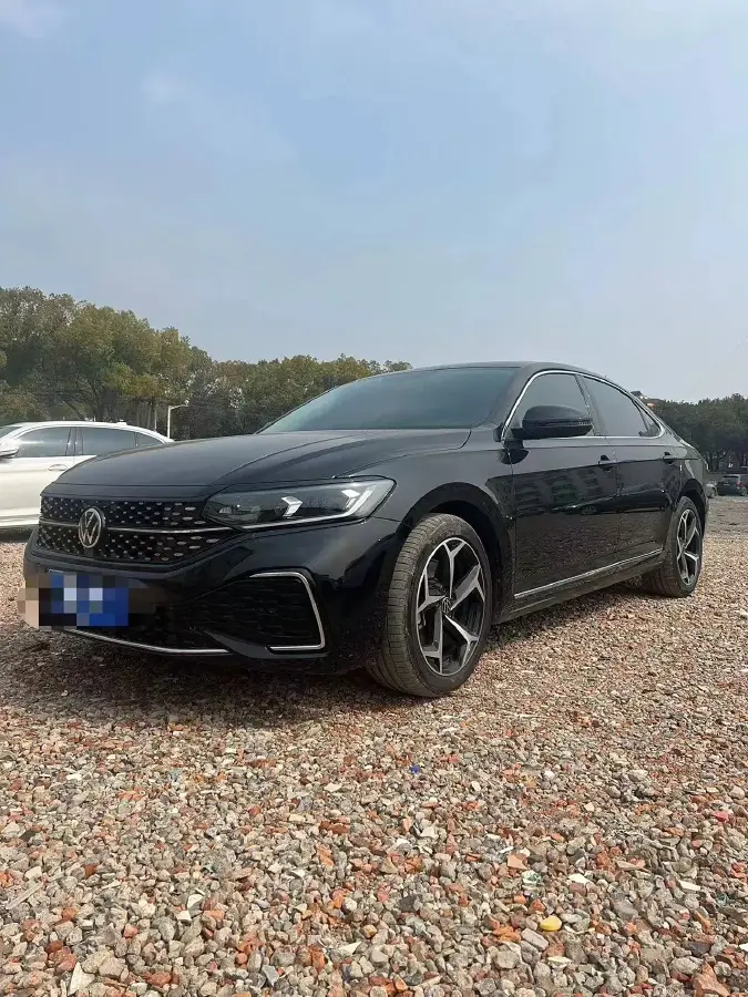 2023 Volkswagen Passat 2.0T 186HP L4 7DCT