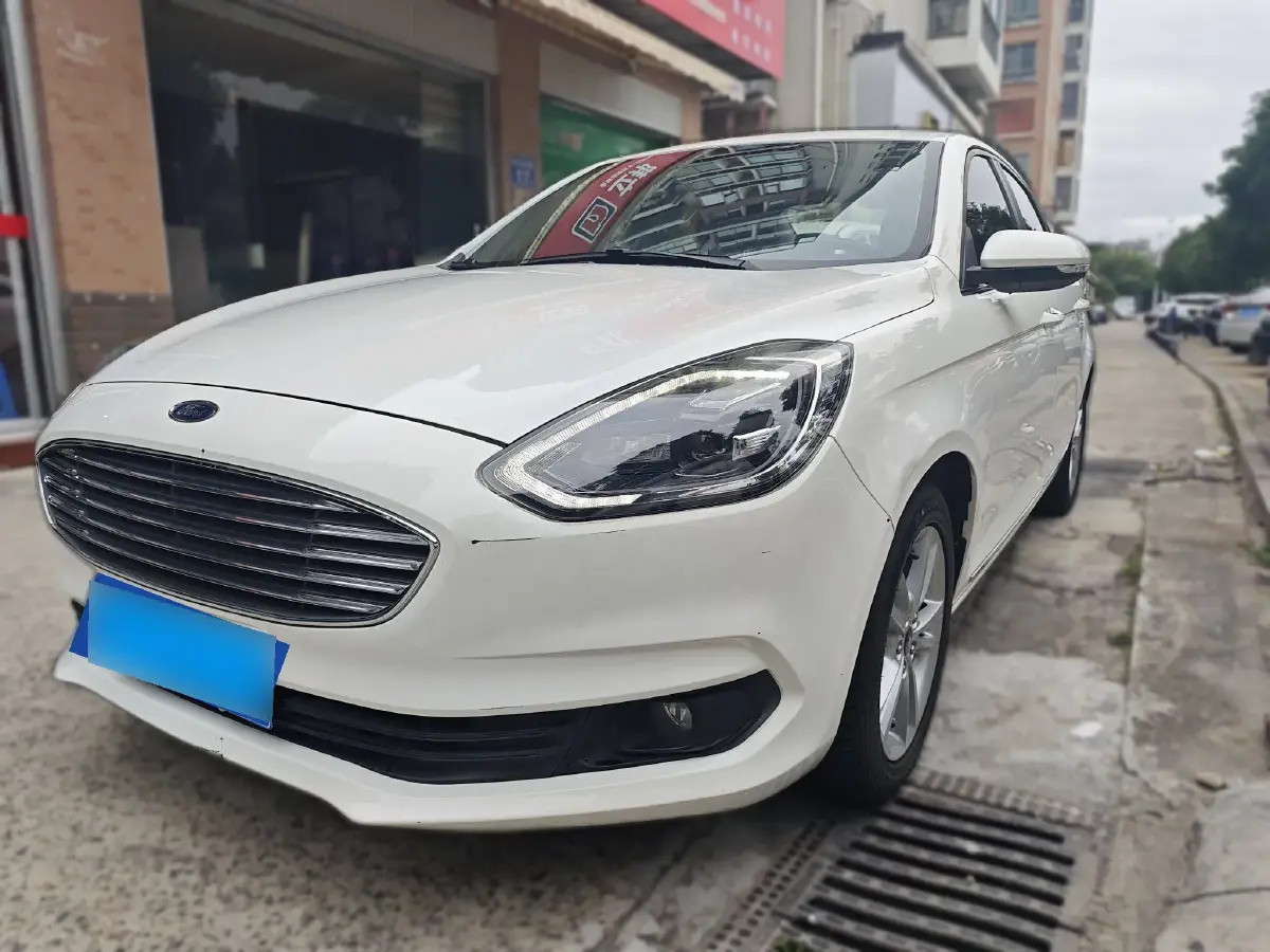 2019 Ford Escort 1.5L 122HP L3 6AT