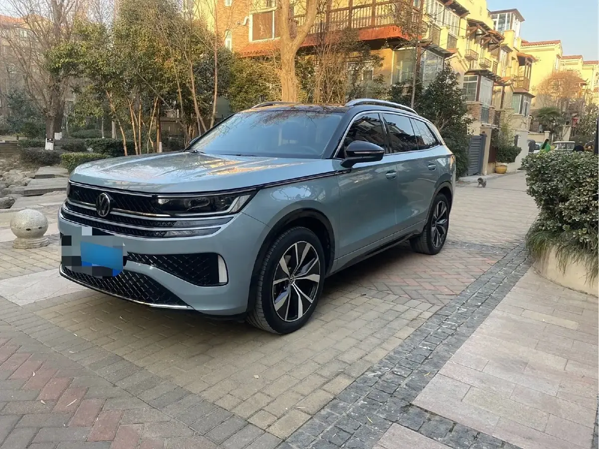 2023 Volkswagen Tavendor 2.0T 220HP L4 7DCT