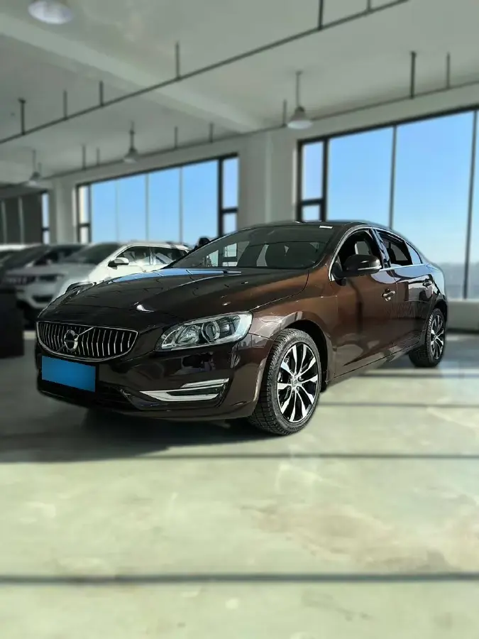 2018 Volvo S60 1.5T 152HP L4 6AT