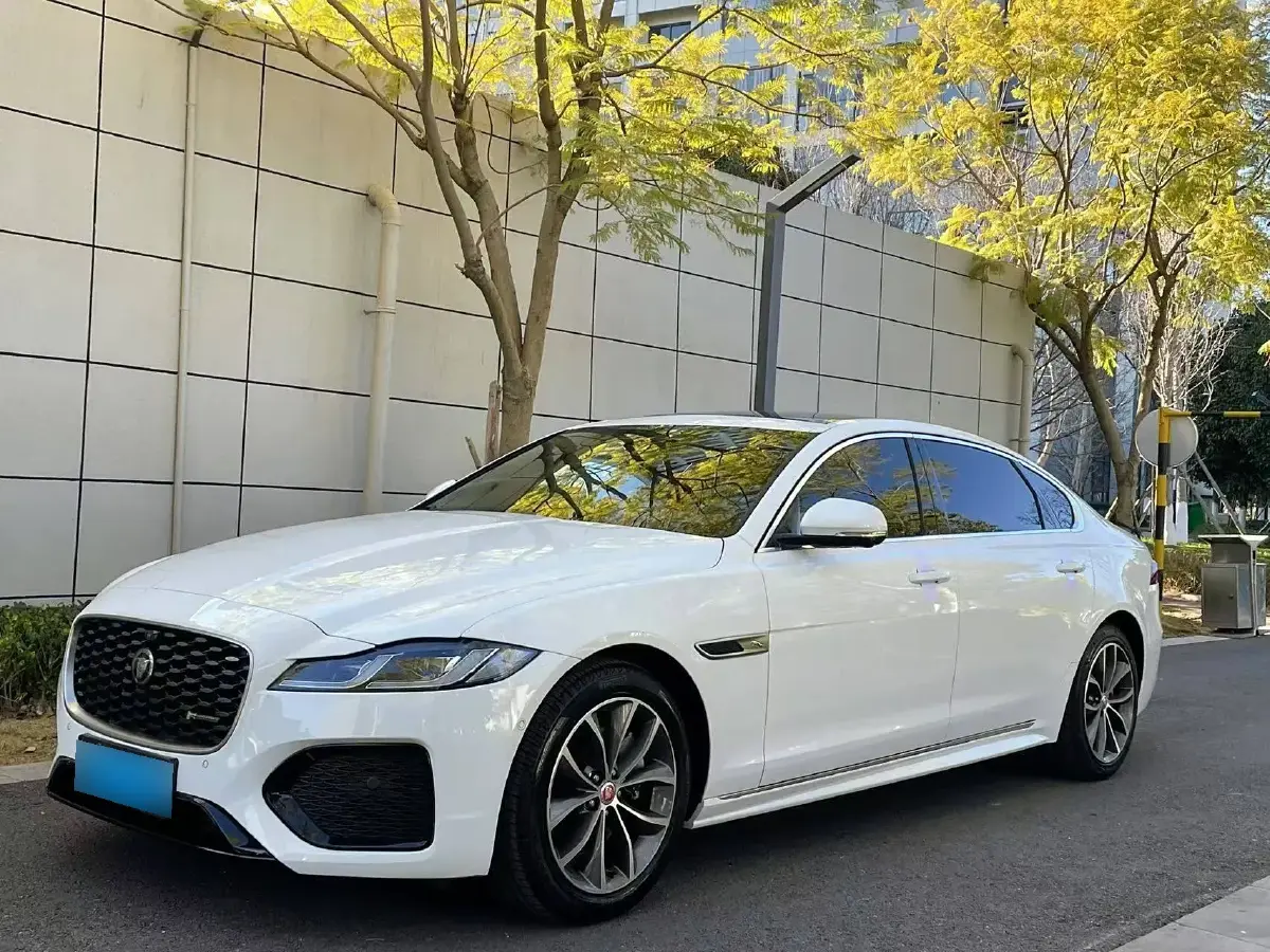 2022 Jaguar XFL 2.0T 250HP L4 8AT