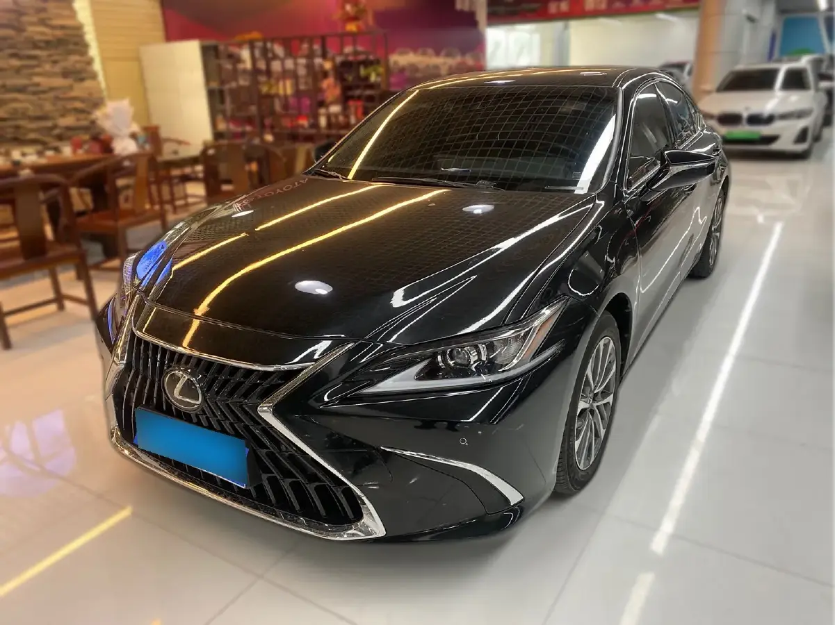 2022 Lexus ES 2.5L 178HP L4 E-CVT Hybrid