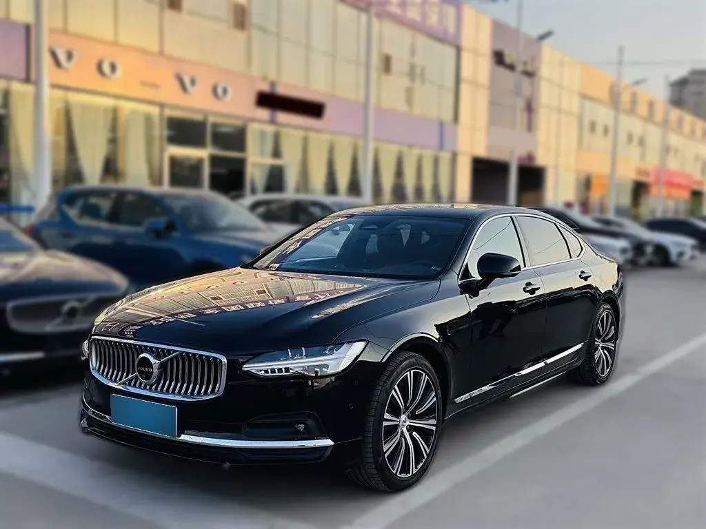2024 Volvo S90 2.0T 250HP L4 8AT