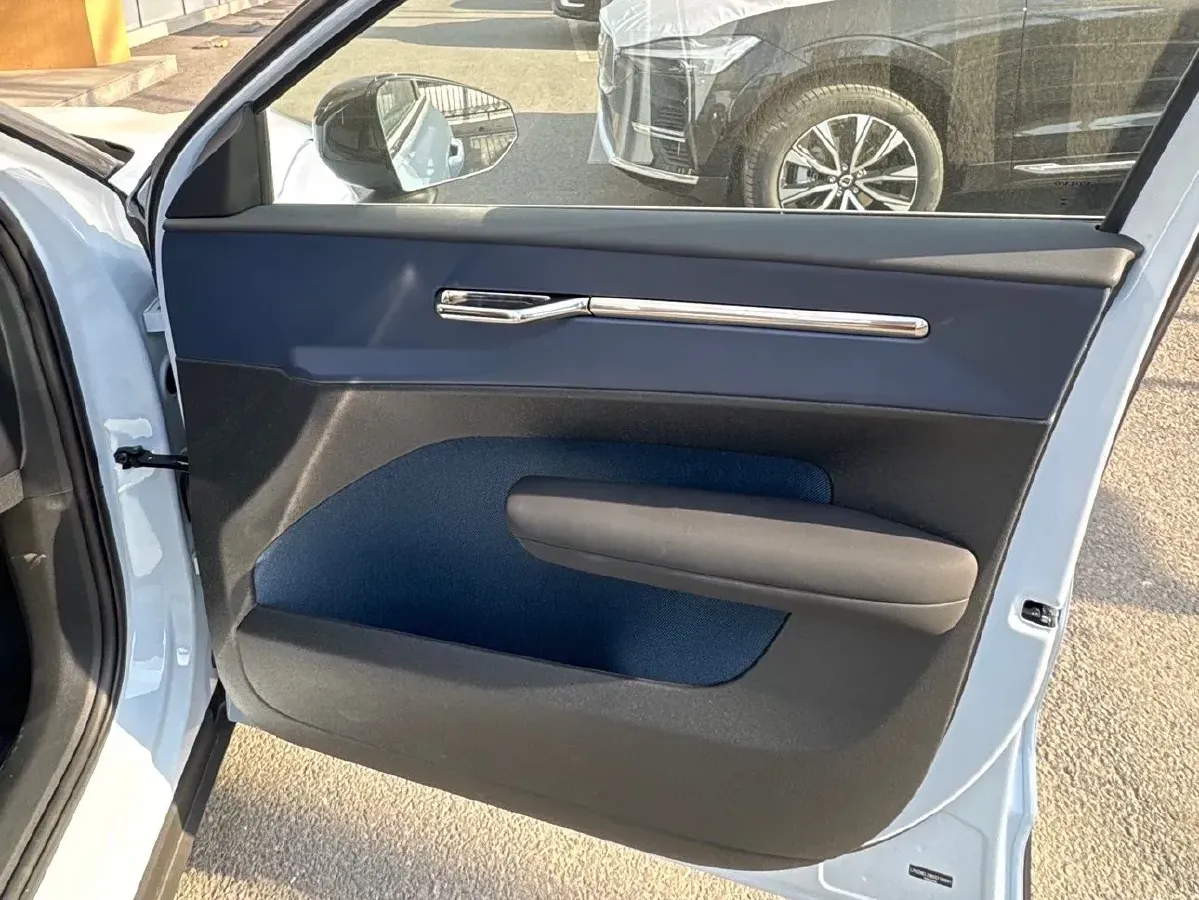 2025 Volvo EX30 BEV 66KWH,autocango,china used car exporter,china ev exporter,chinese used car exporter,chinese used ev exporter