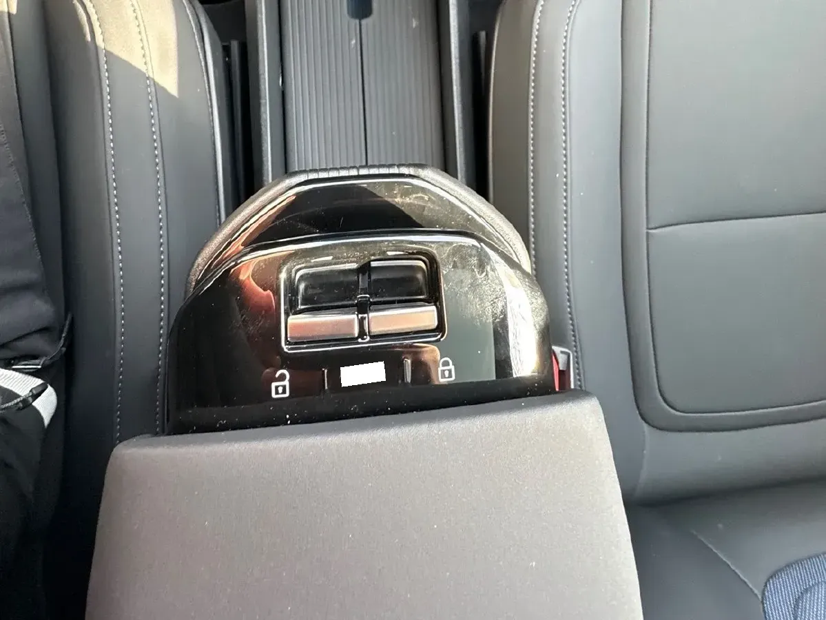 2025 Volvo EX30 BEV 66KWH,autocango,china used car exporter,china ev exporter,chinese used car exporter,chinese used ev exporter