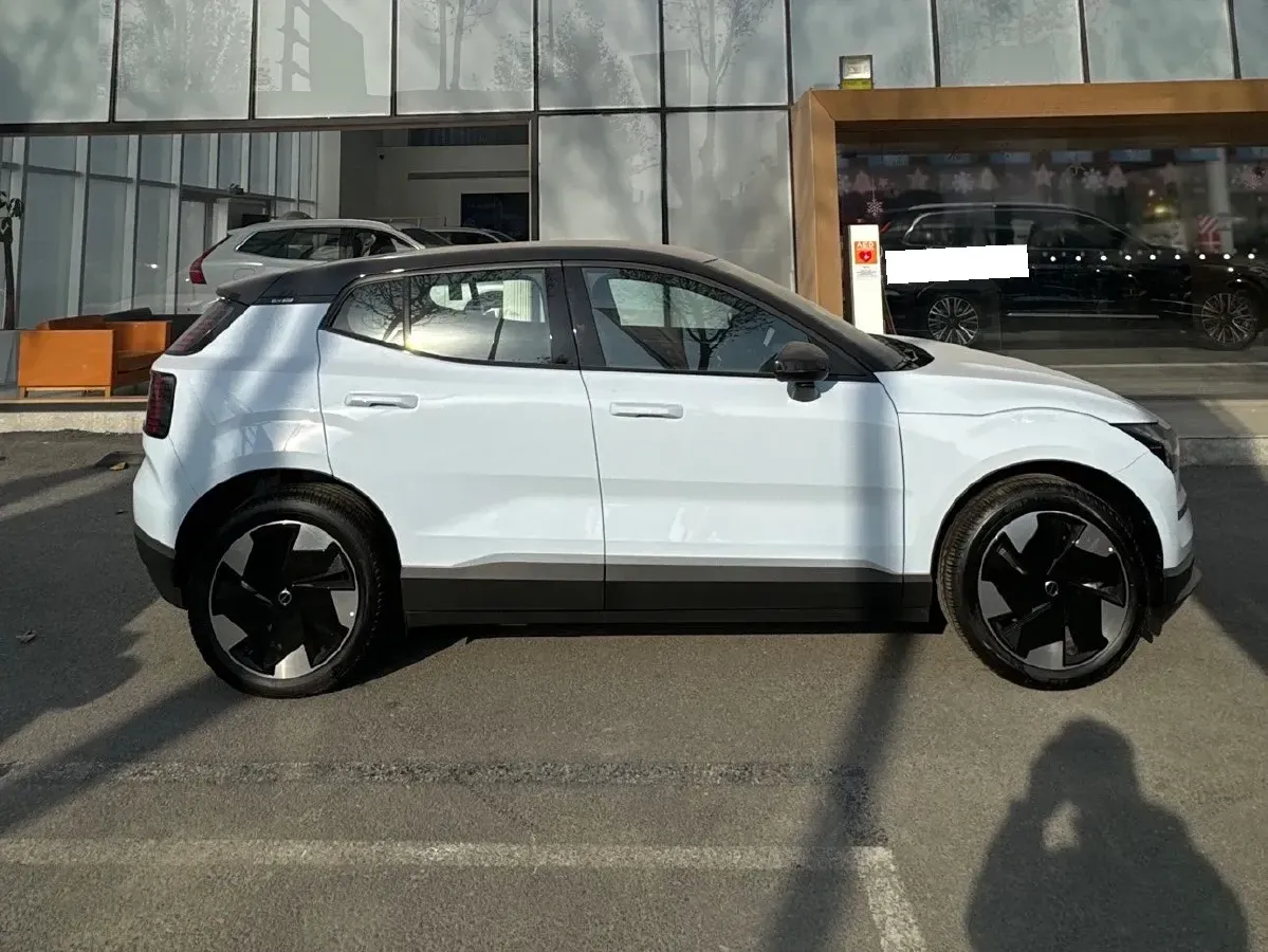 2025 Volvo EX30 BEV 66KWH,autocango,china used car exporter,china ev exporter,chinese used car exporter,chinese used ev exporter