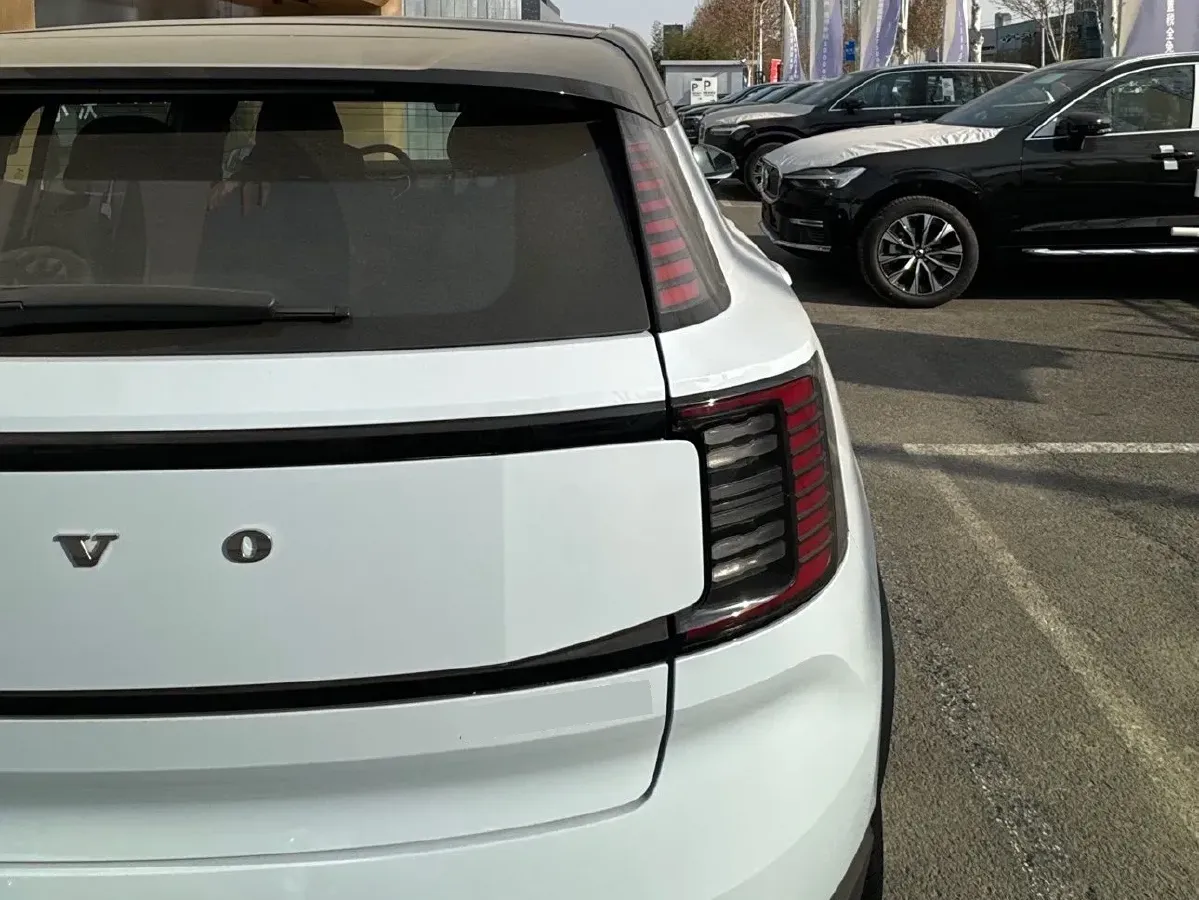 2025 Volvo EX30 BEV 66KWH,autocango,china used car exporter,china ev exporter,chinese used car exporter,chinese used ev exporter