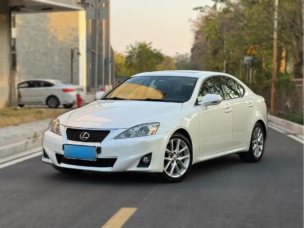 2011 Lexus IS 2.5L 208HP V6 6AT