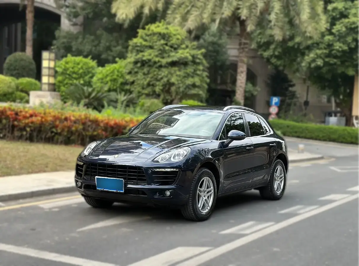 2017 Porsche Macan 2.0T 252HP L4 7DCT