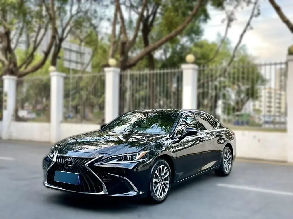 2022 Lexus ES 2.5L 178HP L4 E-CVT Hybrid
