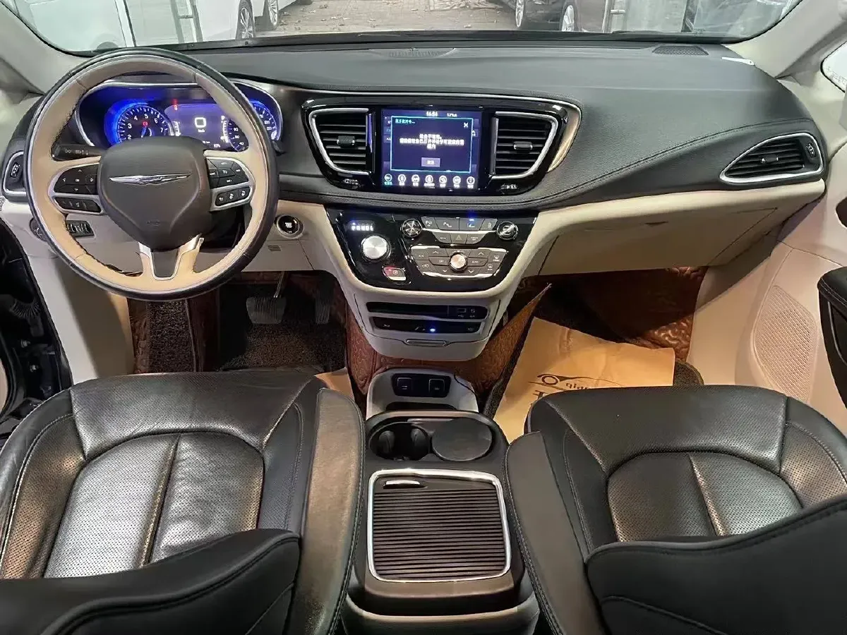 2017 Chrysler Pacifica 3.6L 279HP V6 9AT,autocango,china used car exporter,china ev exporter,chinese used car exporter,chinese used ev exporter