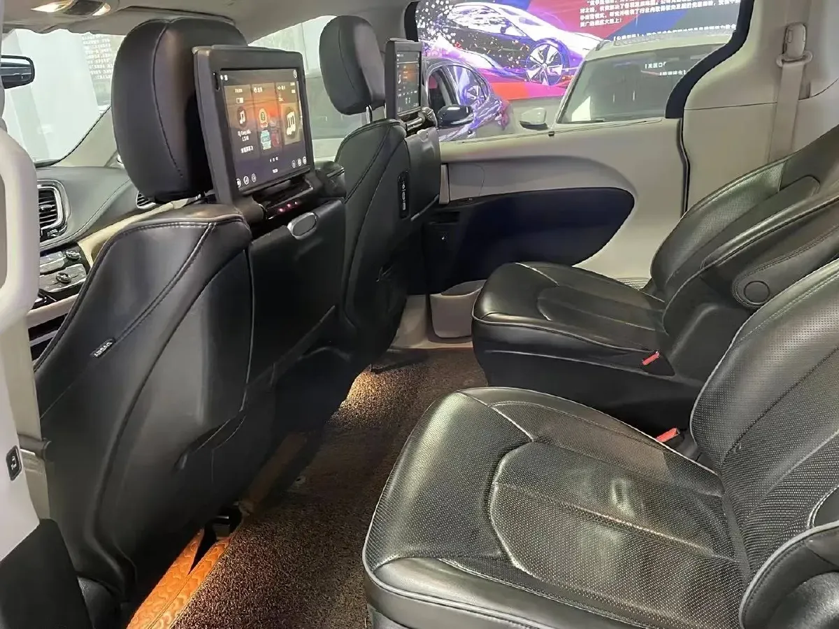 2017 Chrysler Pacifica 3.6L 279HP V6 9AT,autocango,china used car exporter,china ev exporter,chinese used car exporter,chinese used ev exporter