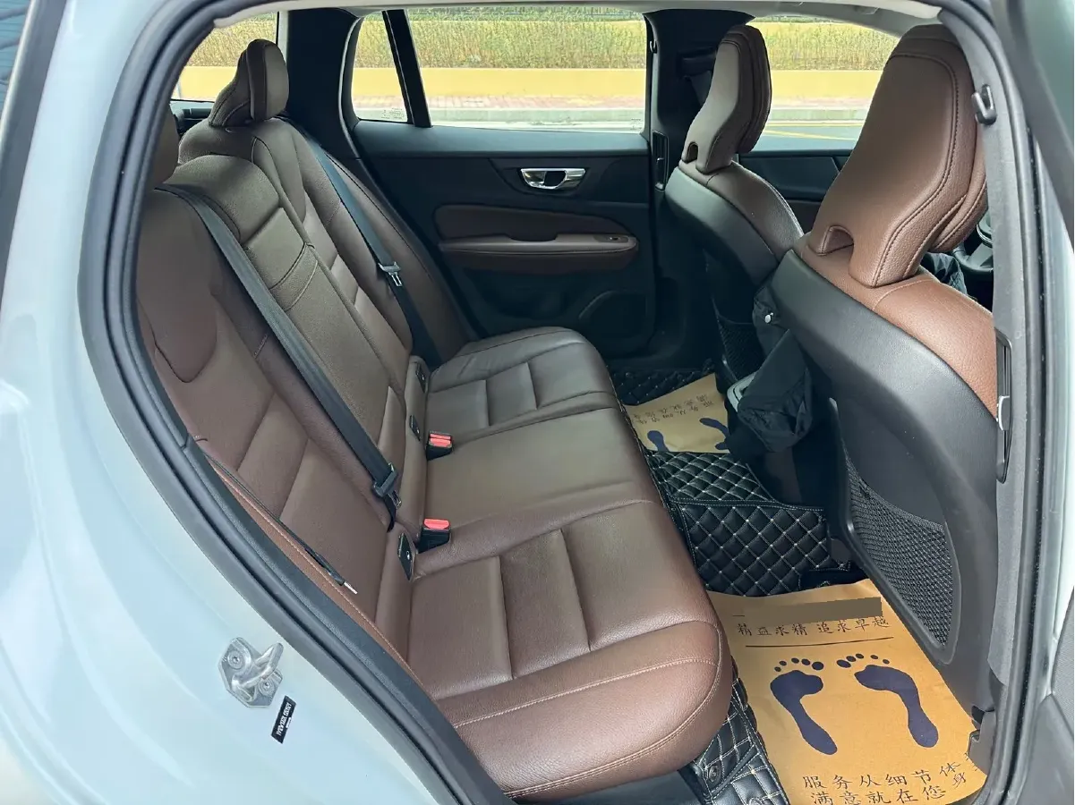 2020 Volvo V60 2.0T 254HP L4 8AT,autocango,china used car exporter,china ev exporter,chinese used car exporter,chinese used ev exporter