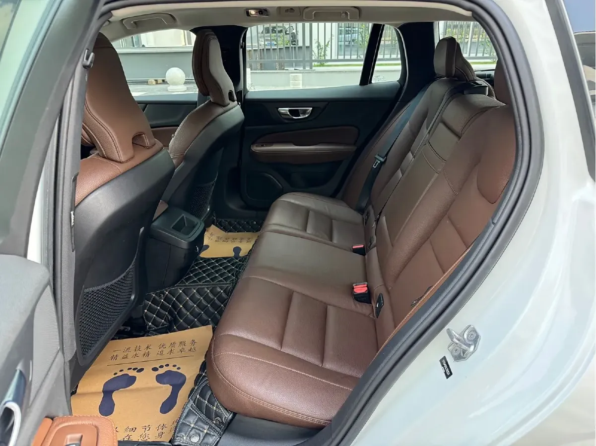 2020 Volvo V60 2.0T 254HP L4 8AT,autocango,china used car exporter,china ev exporter,chinese used car exporter,chinese used ev exporter