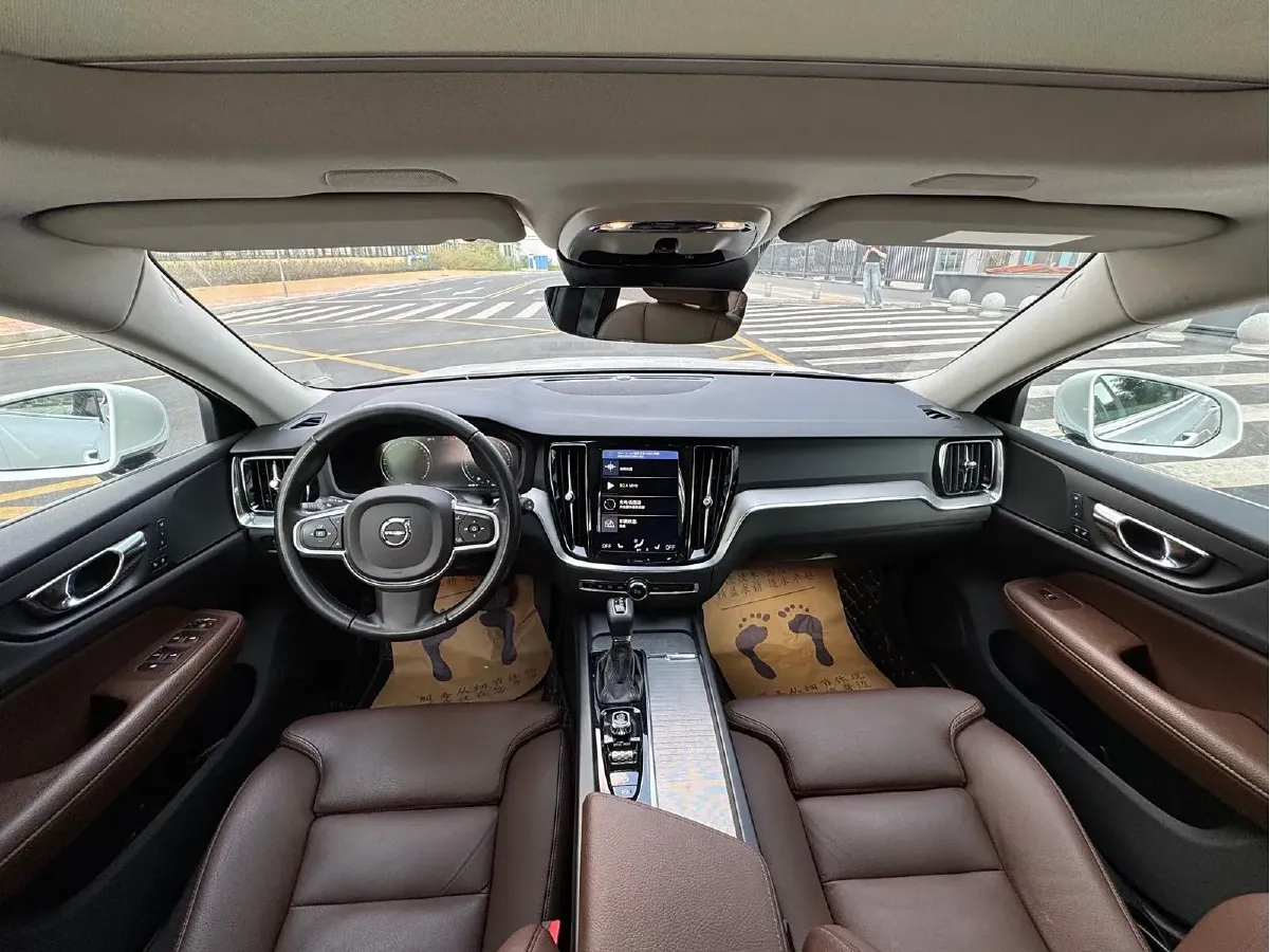 2020 Volvo V60 2.0T 254HP L4 8AT,autocango,china used car exporter,china ev exporter,chinese used car exporter,chinese used ev exporter