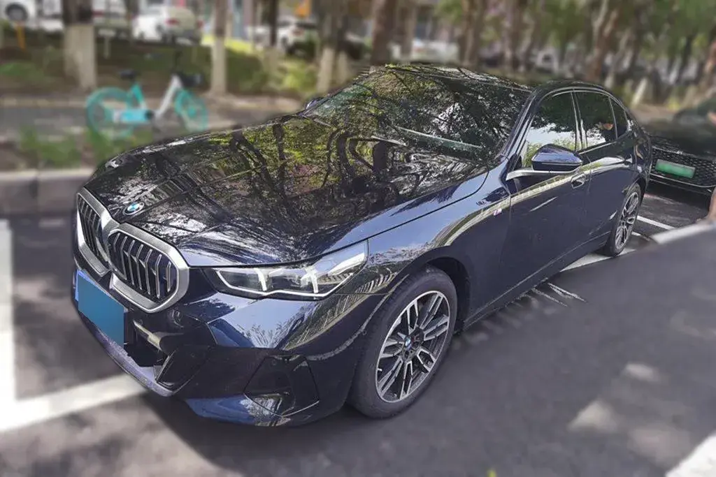 2024 BMW 5 Series 2.0T 258HP L4 8AT