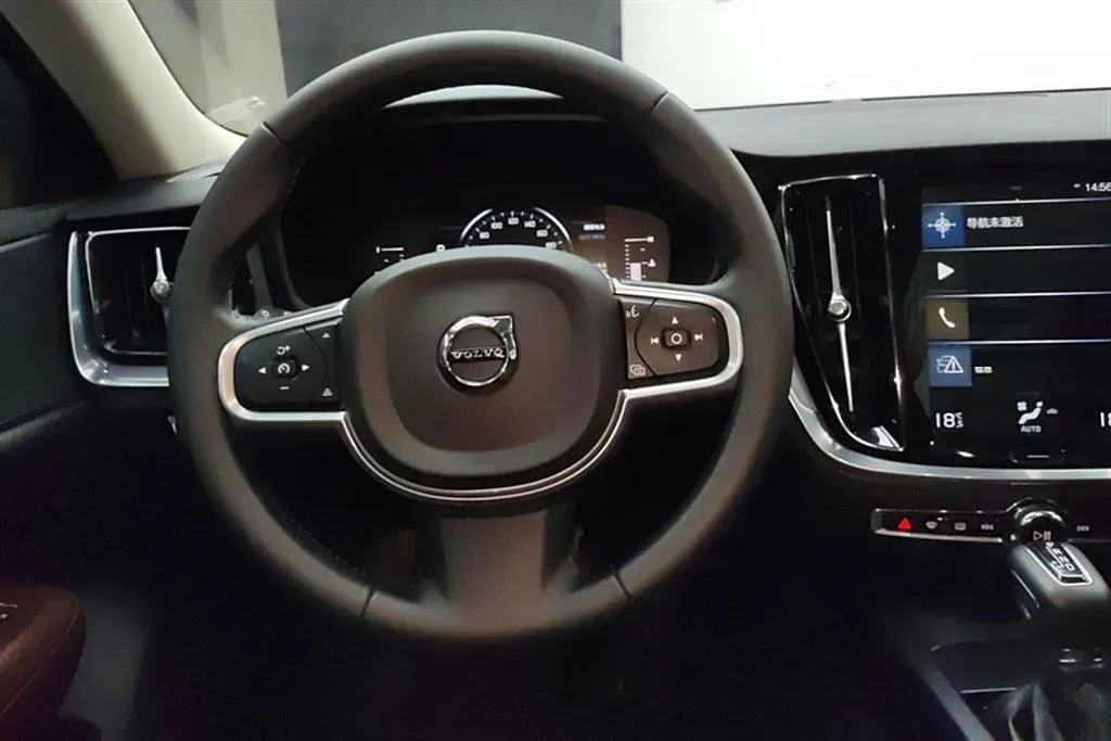 2020 Volvo V60 2.0T 190HP L4 8AT,autocango,china used car exporter,china ev exporter,chinese used car exporter,chinese used ev exporter