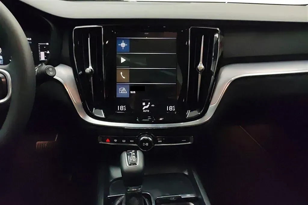 2020 Volvo V60 2.0T 190HP L4 8AT,autocango,china used car exporter,china ev exporter,chinese used car exporter,chinese used ev exporter