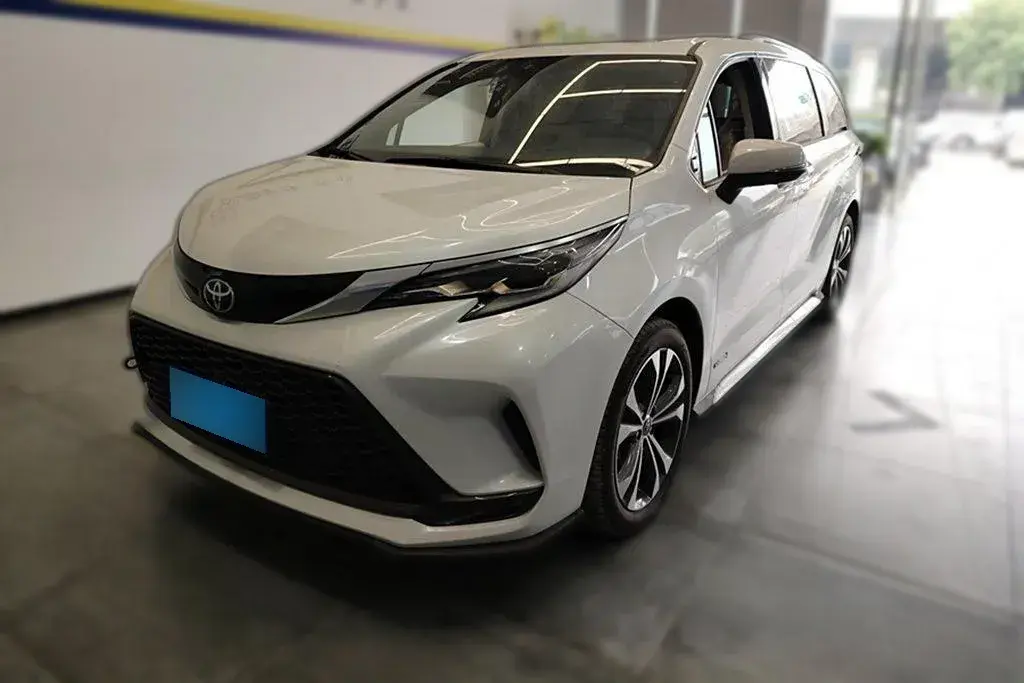 2023 Toyota Granvia 2.5L 189HP L4 E-CVT Hybrid