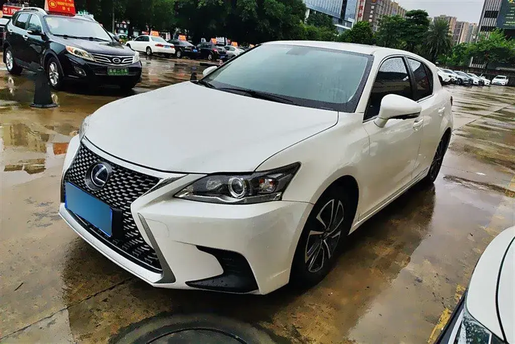 2017 Lexus CT 1.8L 99HP L4 E-CVT Hybrid