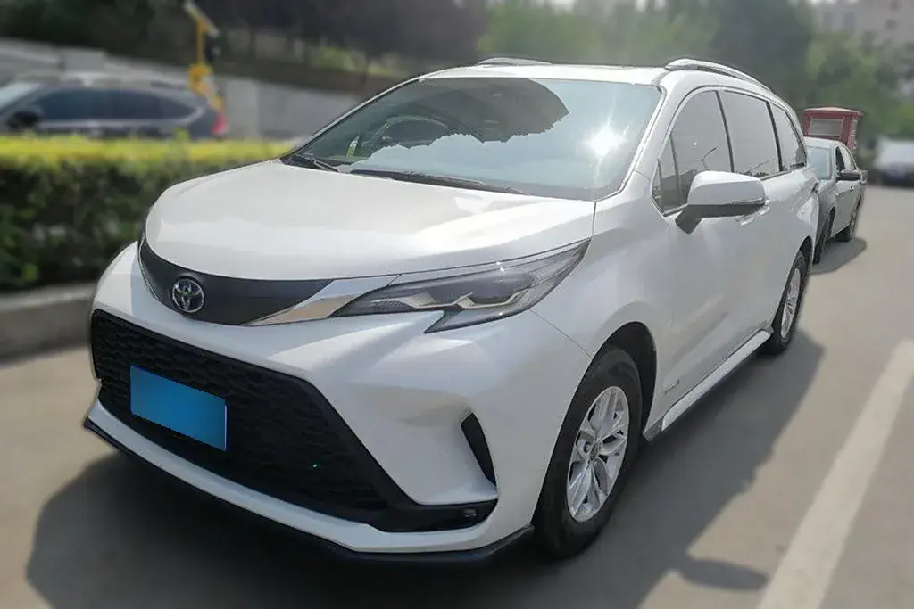 2023 Toyota Granvia 2.5L 189HP L4 E-CVT Hybrid